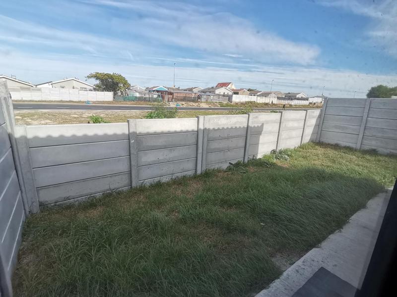 To Let 2 Bedroom Property for Rent in Austinville Western Cape